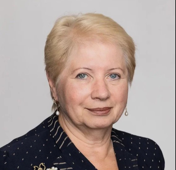 Елена Шестопал