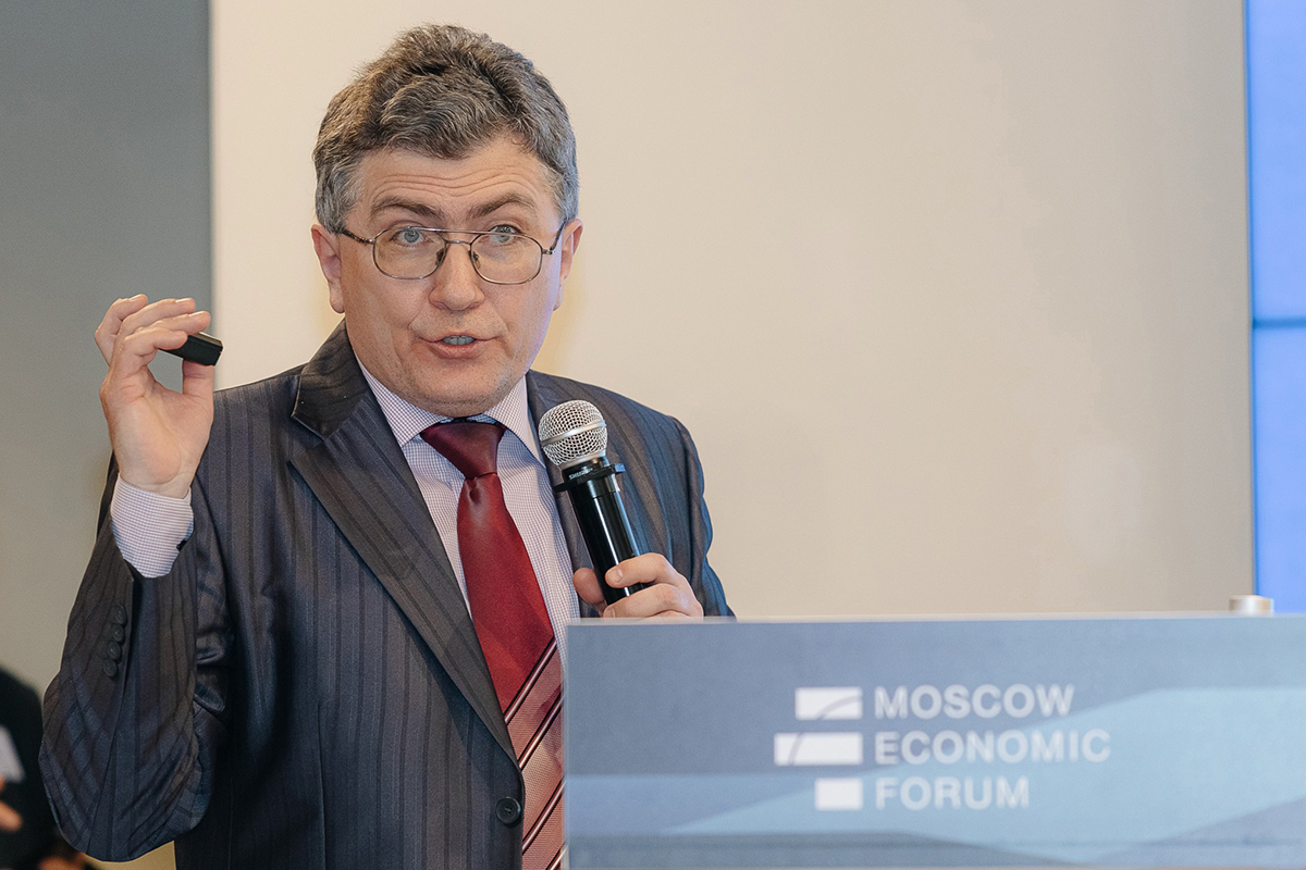 Олег Сухарев