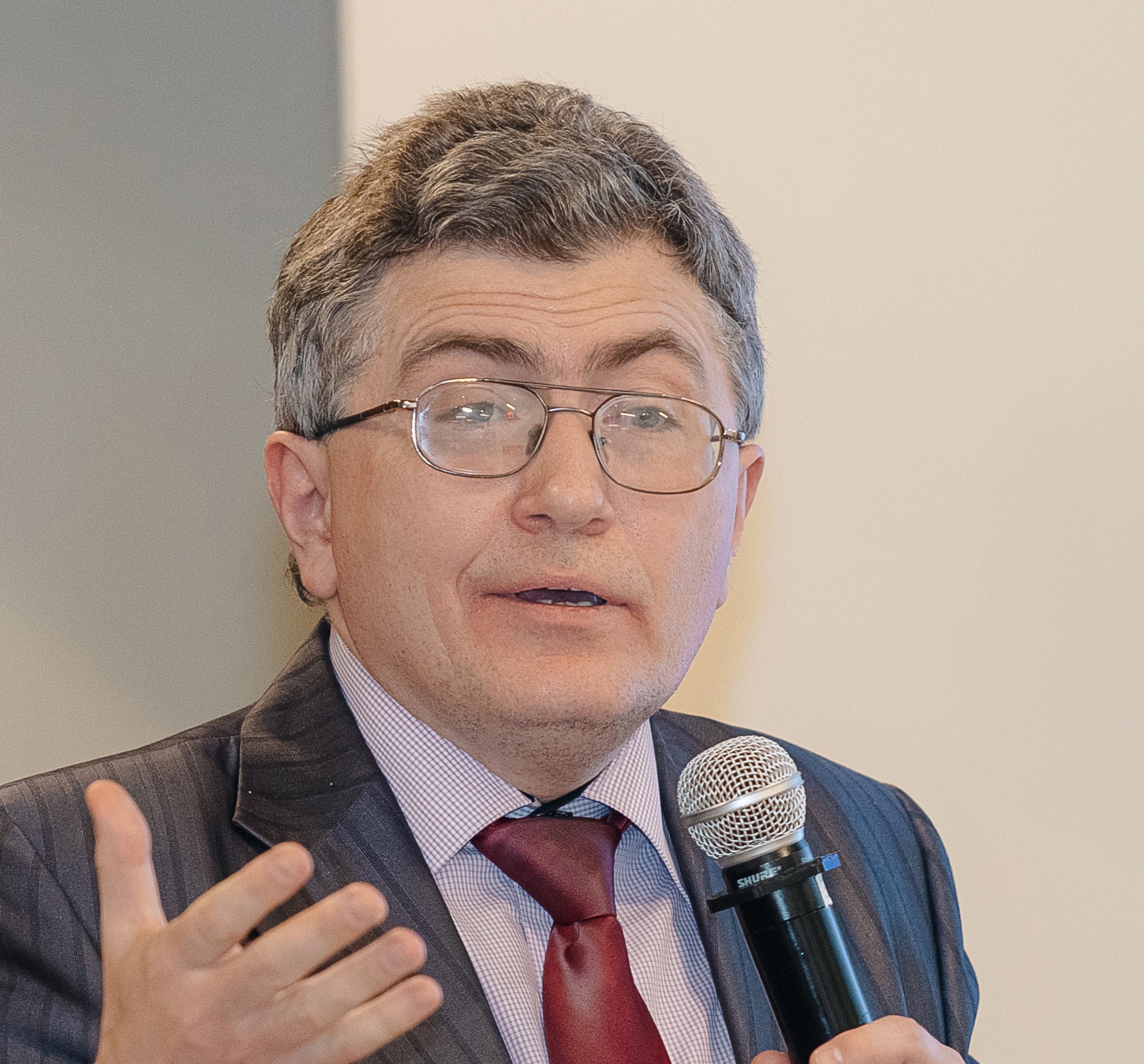 Олег Сухарев